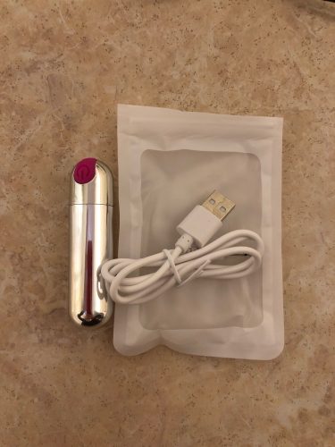 Mini Vibrador Bullet Super Discreto com 10 Modos de Vibrações Intensas photo review