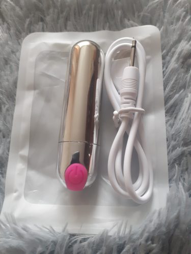 Mini Vibrador Bullet Super Discreto com 10 Modos de Vibrações Intensas photo review